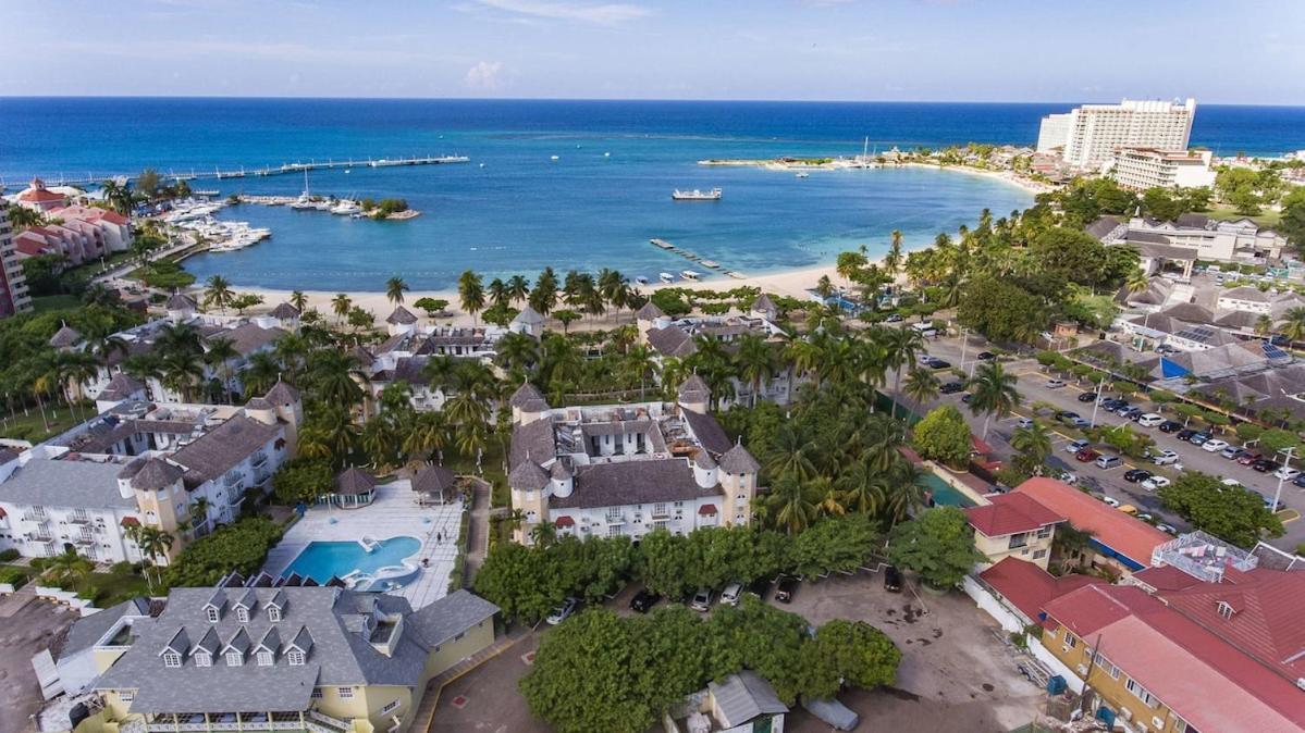 Fisherman'S Point Beach-Front Condomania Очо-Риос Экстерьер фото